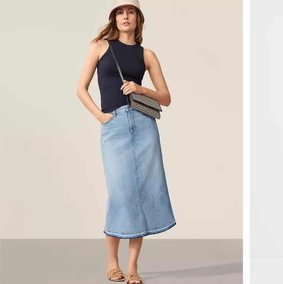 NWT Ann Taylor Weekend Unpicked Hem Denim Skirt in Light Wash Indigo 12 - Picture 2 of 11